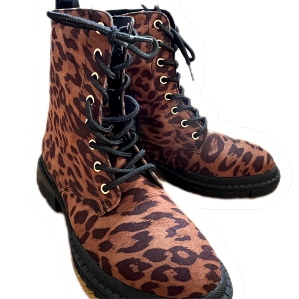 Shoe Dazzle Brown and Black Combat Boots (6) NWT
